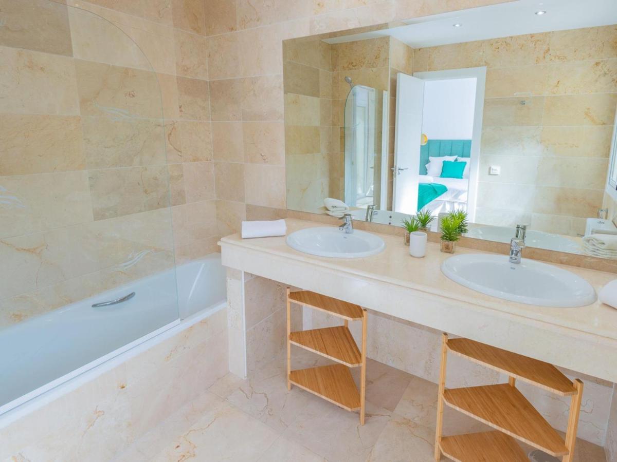 Vacation I Los Pinos, Elegant And Bright Townhouse, The Family Golf Getaway, 5 Minutes From Puerto Banus, Security Night Time Lägenhet *